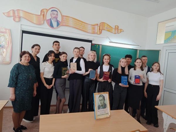 Ол біздің ақынымыз, ол біздің даңқымыз